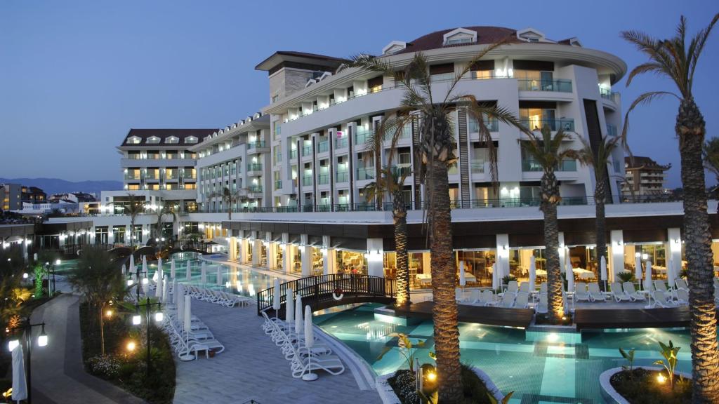 SUNIS EVREN BEACH RESORT