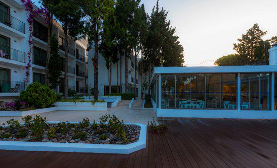 LIV HOTEL BY BELAZURE