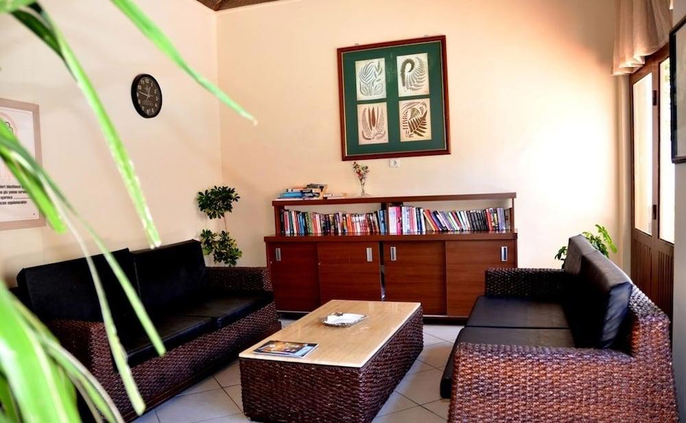 Aslan Corner Hotel
