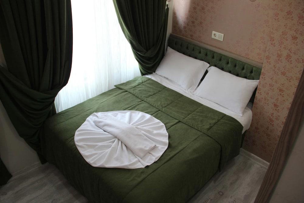 Kaya Madrid Hotel